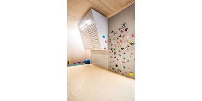 Ausflug mit Kindern - Schatten: vollständig schattig - Ratschings - Kletterwand für die Kleinen - basecamp Matrei