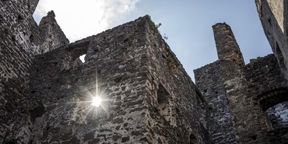 Ausflug mit Kindern - sehenswerter Ort: Ruine - Südtirol - Ruine Leuchtenburg oberhalb des Kalterer Sees - Ruine Leuchtenburg