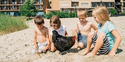 Trip with children - Bad: Naturbad - Austria - Tiergestützte Programme mit den zertifizierten Tieren von St. Martins - St. Martins Therme & Lodge