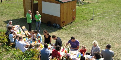 Ausflug mit Kindern - Ausflugsziel ist: ein Naturerlebnis - Österreich - Weide mit Jausenplatz - Striok's Lamas