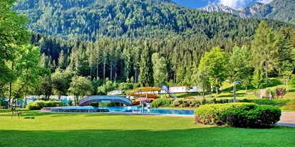 Ausflug mit Kindern - Großzügig angelegtes Freibad mit drei Schwimmbecken, großer Liegewiese und Restaurant - Waldbad Dellach im Drautal