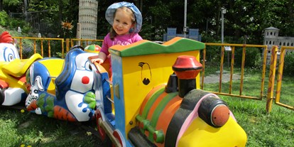 Ausflug mit Kindern - Themenschwerpunkt: Dinosaurier - Hofamt Priel - Familienpark Hubhof