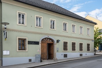 Ausflugsziel: Der Haupteingang ins Museum vom Stadtplatz - Museum Pregarten