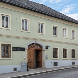 Ausflugsziel: Der Haupteingang ins Museum vom Stadtplatz - Museum Pregarten