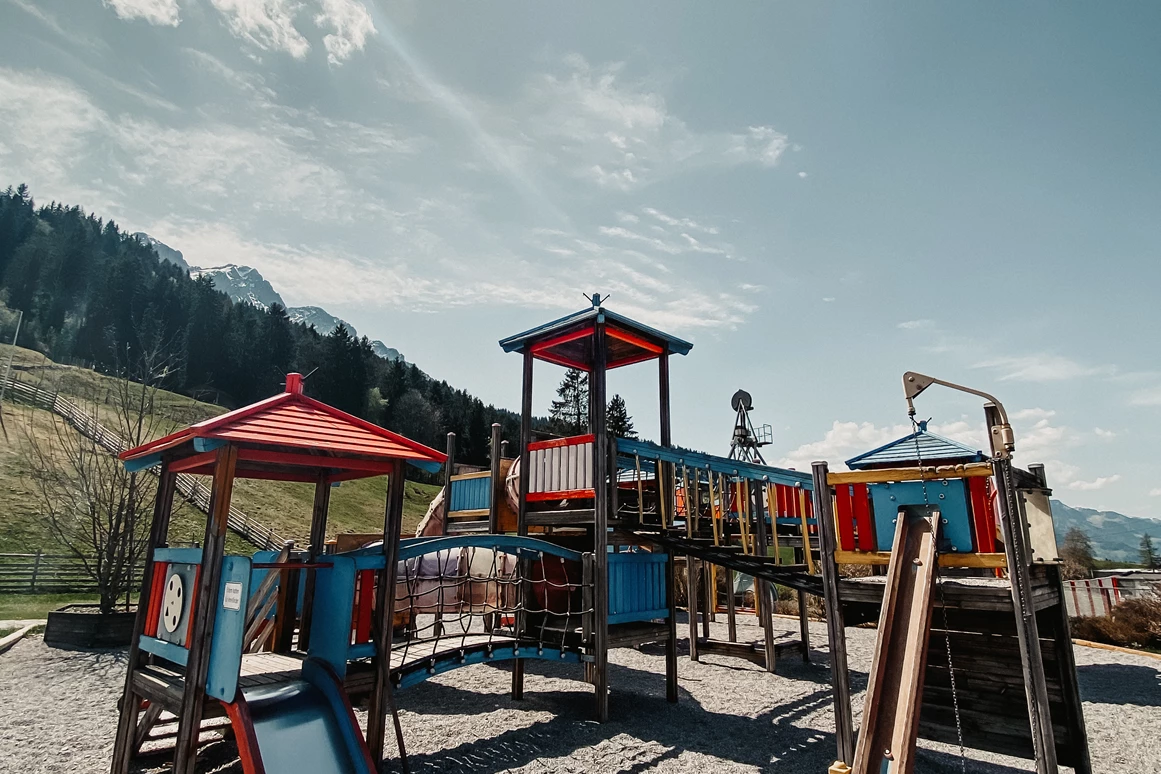 Ausflugsziel: Kinderspielplatz beim Freizeitpark Zahmer Kaiser in Walchsee/Tirol - Sommerrodelbahn Walchsee