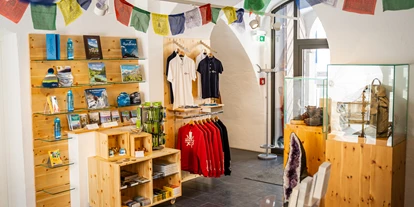Reis met kinderen - Grünau im Almtal - In unserem Shop warten Souveniers aus der Region und zum Thema! - Zwischen Himmel und Erde - Gerlinde Kaltenbrunner und die Welt der 8000er