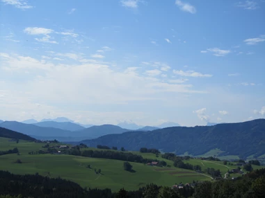 Ausflugsziel: Die Heissinger Höhe oberhalb des Irrsees ist ein wunderbarer Aussichtsplatz (c) TVB Mondsee - Irrsee - Heissinger Höhe