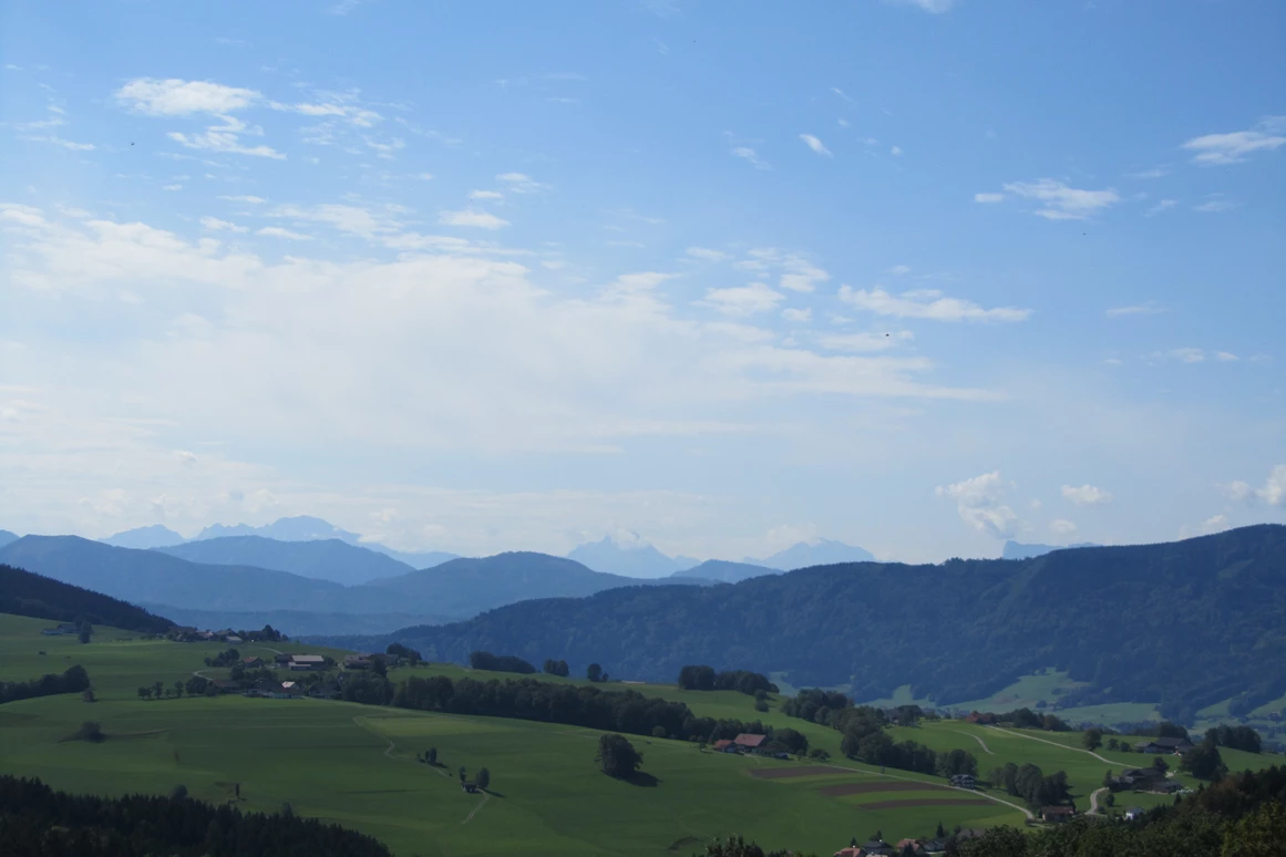 Ausflugsziel: Die Heissinger Höhe oberhalb des Irrsees ist ein wunderbarer Aussichtsplatz (c) TVB Mondsee - Irrsee - Heissinger Höhe