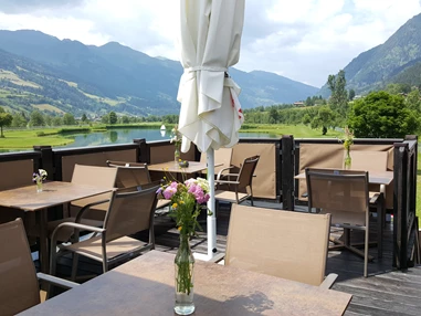 Ausflugsziel: Terrasse mit Seeblick - Gasteiner Badesee