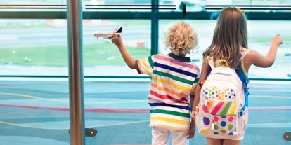 Trip with children - Grödig - Salzburg Airport Besucherterrasse mit Panoramastub'n