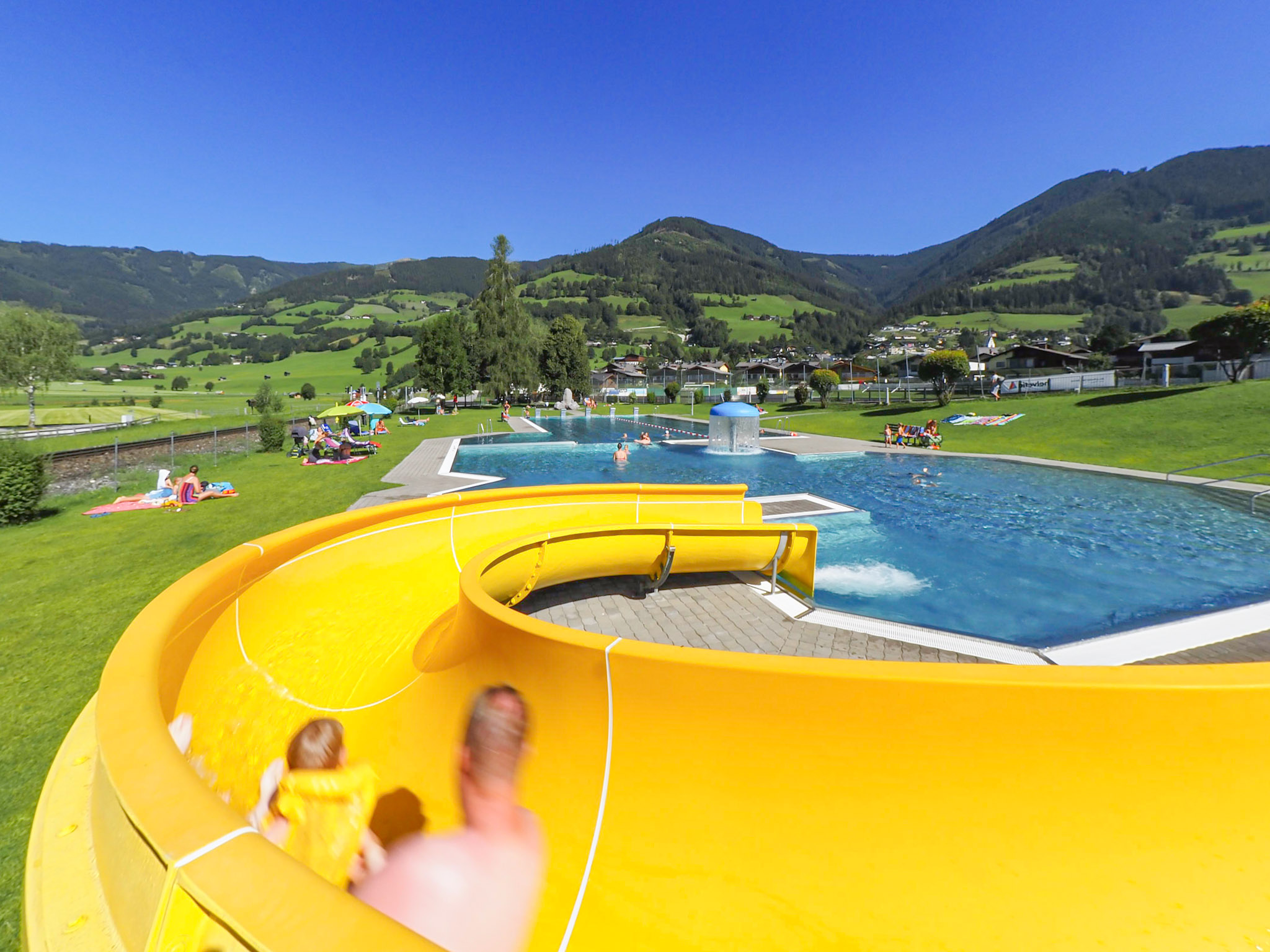 Ausflugsziel: Wasserrutsche für groß und klein - Hinkelsteinbad Piesendorf
