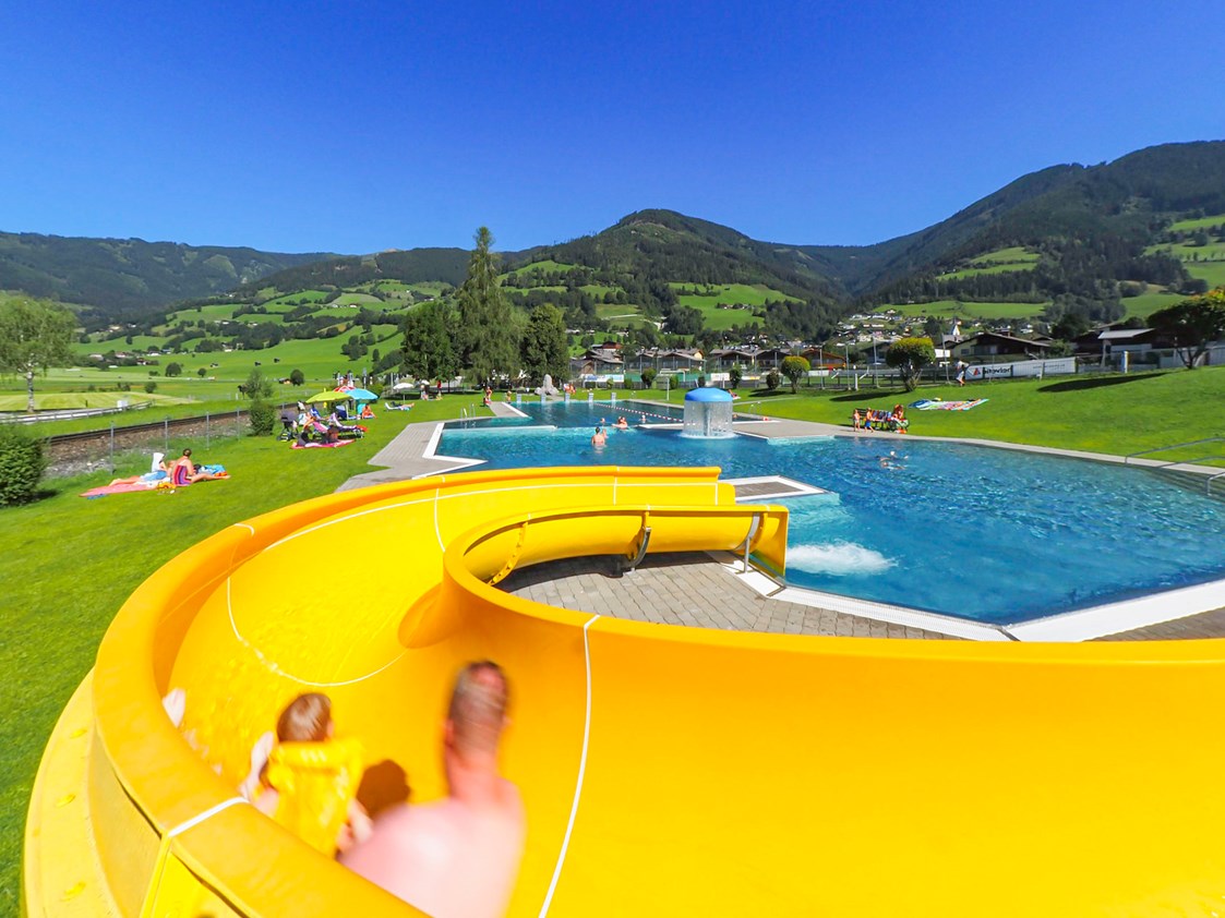 Ausflugsziel: Wasserrutsche für groß und klein - Hinkelsteinbad Piesendorf