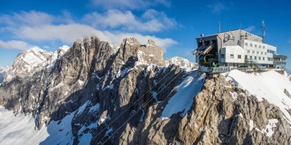 Viaggio con bambini - Irdning - Am Dachstein erwartet dich eine einzigartige Bergkulisse inmitten unberührter Natur! © Johannes Absenger - Dachstein Seilbahn & Gletscher