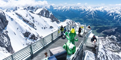 Viaggio con bambini - Irdning - Der Dachstein Sky Walk garantiert einzigartige Aus- und Tiefblicke. - Dachstein Seilbahn & Gletscher