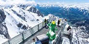 Ausflug mit Kindern - Alter der Kinder: 2 bis 4 Jahre - Der Dachstein Sky Walk garantiert einzigartige Aus- und Tiefblicke. - Dachstein Seilbahn & Gletscher
