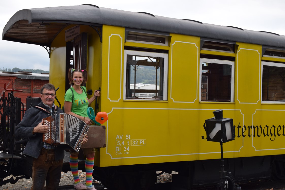 Ausflugsziel: Kinderprogramm und Musikunterhaltung während der Fahrt und an den Stationen - "Stainzer Flascherlzug" 