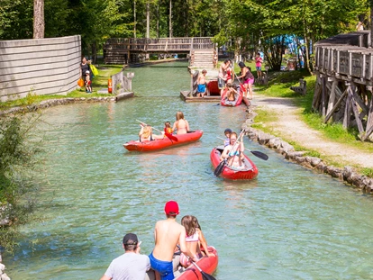Voyage avec des enfants - Ternberg - Der Wassererlebnispark St. Gallen ist eine Wunderwelt für sich und ein Abenteuer für all jene, die wissen wollen, auf welch vielfältige Weise man mit Wasser „arbeiten“ kann. Verschiedenste Stauanlagen, Schleusen, Wasserkraftanlagen und Bootskanäle warten darauf, von euch entdeckt und – vor allem – aktiv ausprobiert zu werden!
Auch die historische Bedeutung der Wassernutzung wird durch alte Sägewerke, Schmieden, Mühlen und vieles andere mehr spürbar lebendig und erlebbar!
 - Wassererlebnispark Im Gesäuse