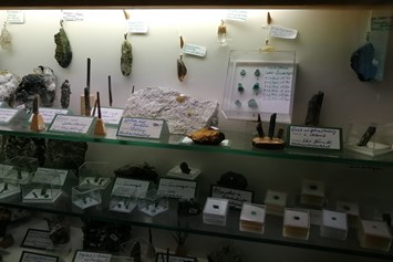 Ausflugsziel: Mineralien-Schmuck im Laden - Mineralienmuseum Nowak