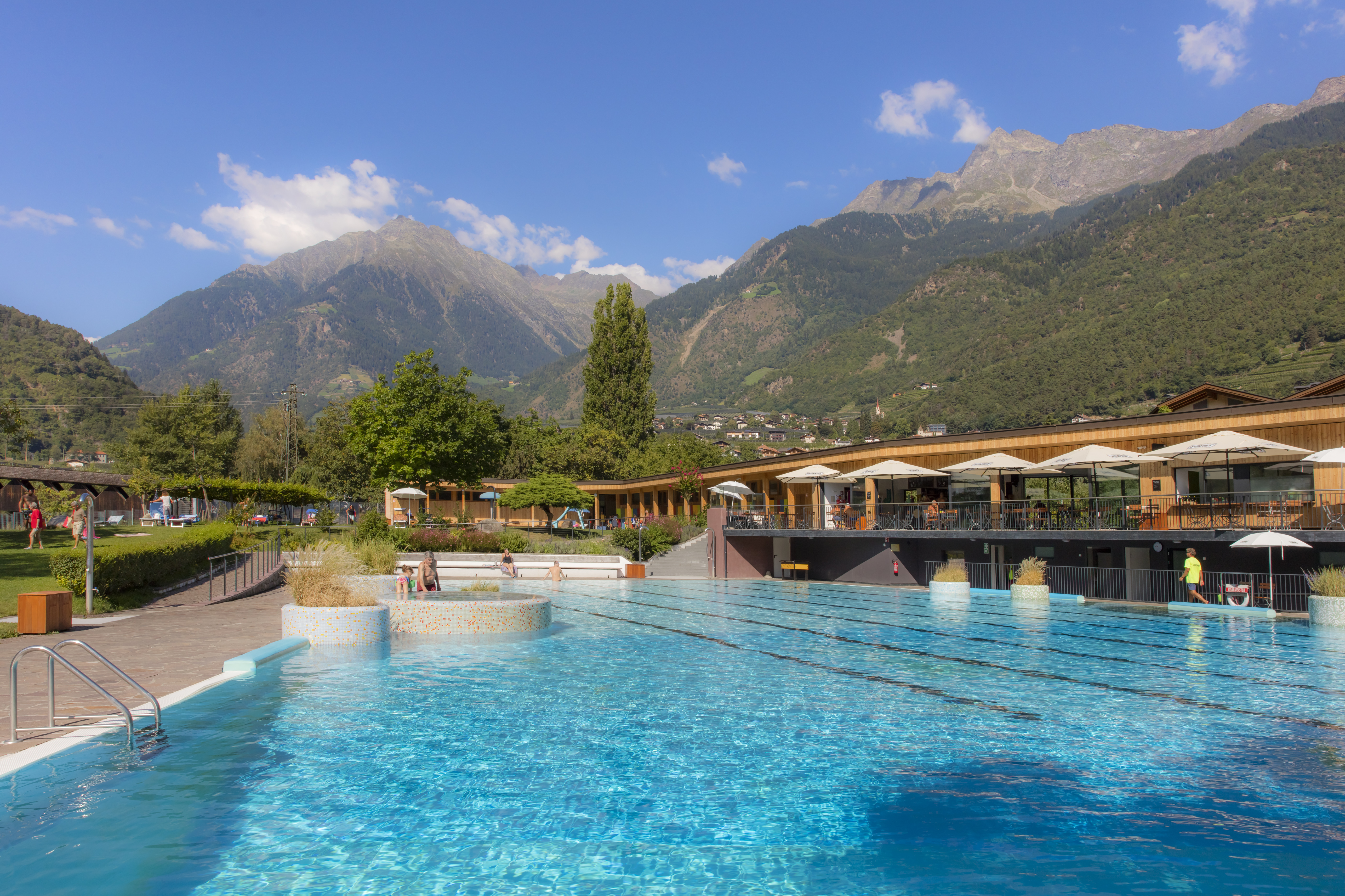 Viaggio con bambini - Alter der Kinder: Jugendliche - Italia - Jede Menge Spiel und Spaß im Freibad Algund.
© Tourismusverein Algund / Frieder Blickle - Freibad Algund