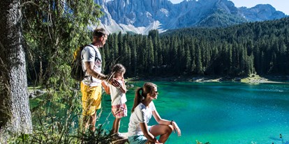 Ausflug mit Kindern - Parkplatz - Obereggen (Trentino-Südtirol) - Wanderung über den Templweg zum Karer See