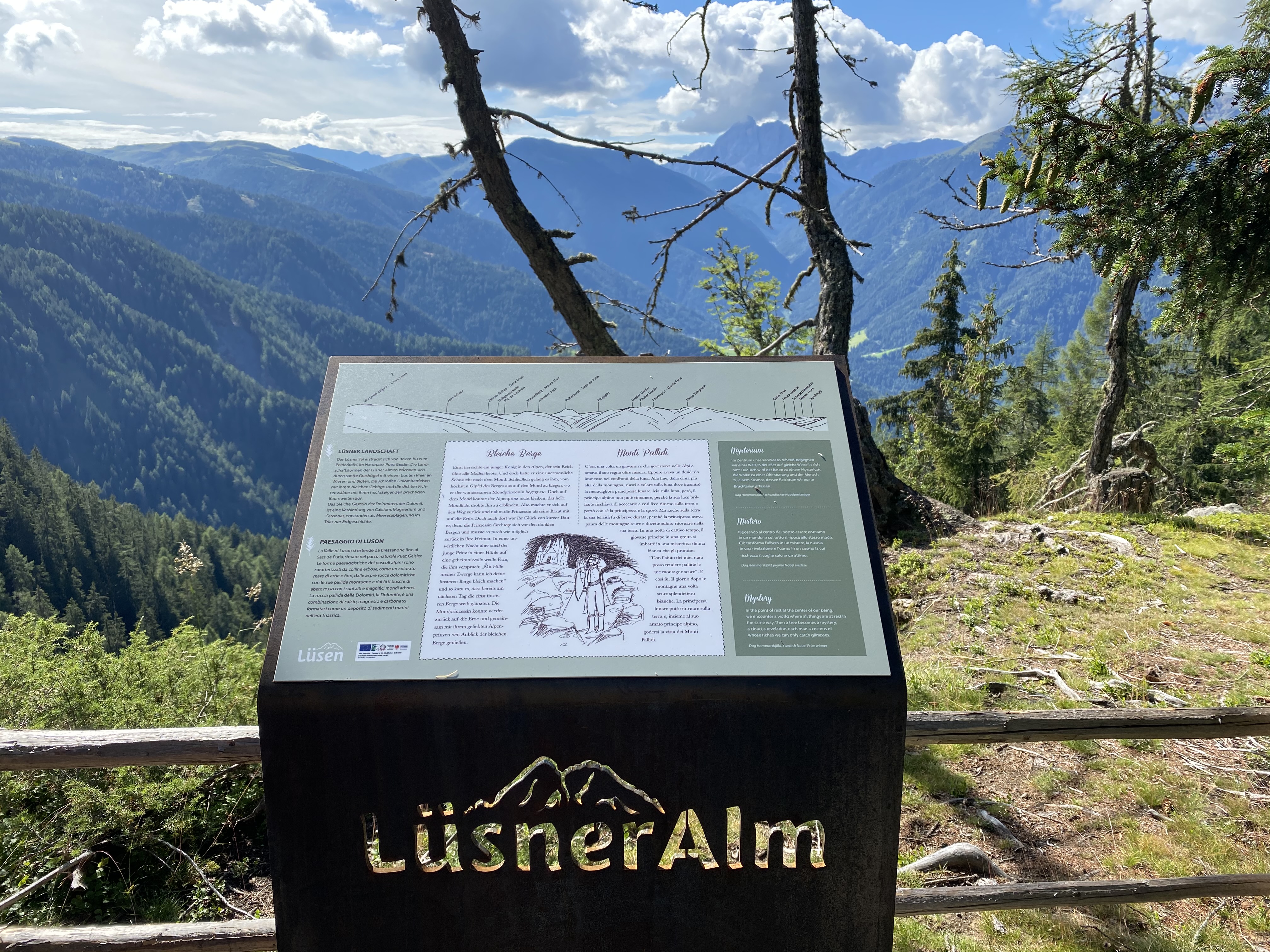 Viaggio con bambini - Alter der Kinder: Jugendliche - Italia - Sagenwanderung über die Lüsner Alm - Aussichtspunkt Tulper Gampis - Sagenhafte Familienwanderung über die Lüsner Alm