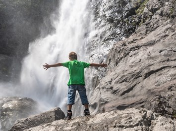 Freibad Partschins Highlights beim Ausflugsziel Partschinser Wasserfall