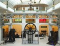 Ausflugsziel: Mittelhalle mit Etrich-Taube und Prick´schem Rad - Technisches Museum Wien