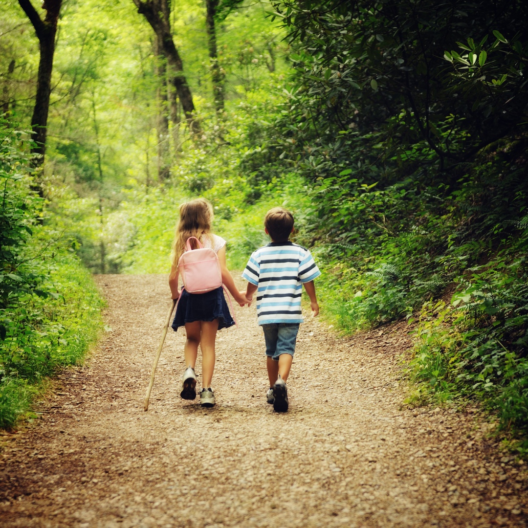Trip with children - Ausflugsziel ist: eine Wanderung - Bozen - Symbolbild für Ausflugsziel Familienwanderung Roda de Armentara/Armentara-Wiesen. Keine korrekte oder ähnliche Darstellung! - Familienwanderung Roda de Armentara/Armentara-Wiesen