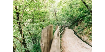Trip with children - Kastelruth - Teilweise ist der Algunder Waalweg auch im Schatten gelegen. Ideal für heiße Sommertage. - Wanderung am Algunder Waalweg
