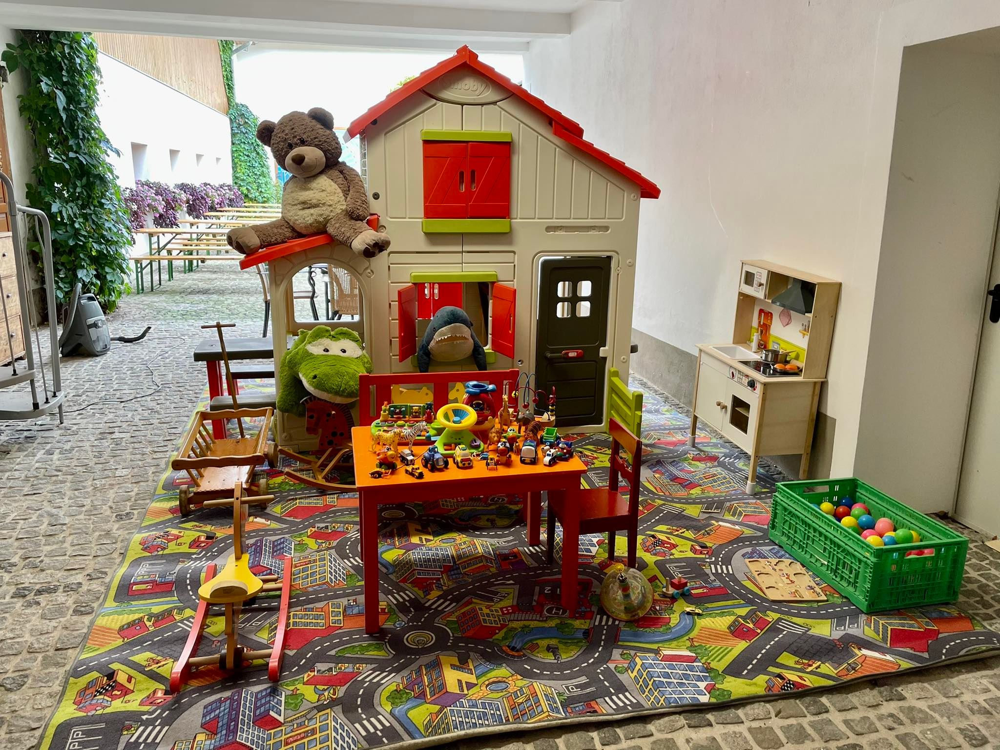 Ausflug mit Kindern - Alter der Kinder: 4 bis 6 Jahre - Schallaburg - Kinderspielbereich auf Wurzers Erlebnis-Kürbishof  in Bodensdorf bei Wieselburg - Wurzers Beerenparadies