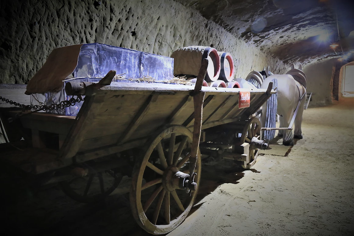 Ausflugsziel: Bier-Sandkeller Museum
Eis und Biertransport in früheren Zeiten - Kellergröppe mit Biersandkellermuseum