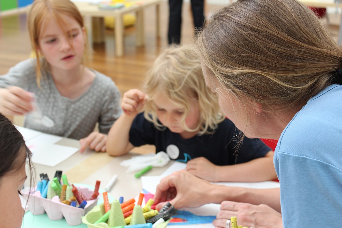 Ausflugsziel: Workshops, Kreative Rundgänge oder Kindergeburtstage. Kinder haben oft einen ganz eigenen Zugang zur Kunst und das wollen wir aktiv fördern. - Kirchner Museum Davos