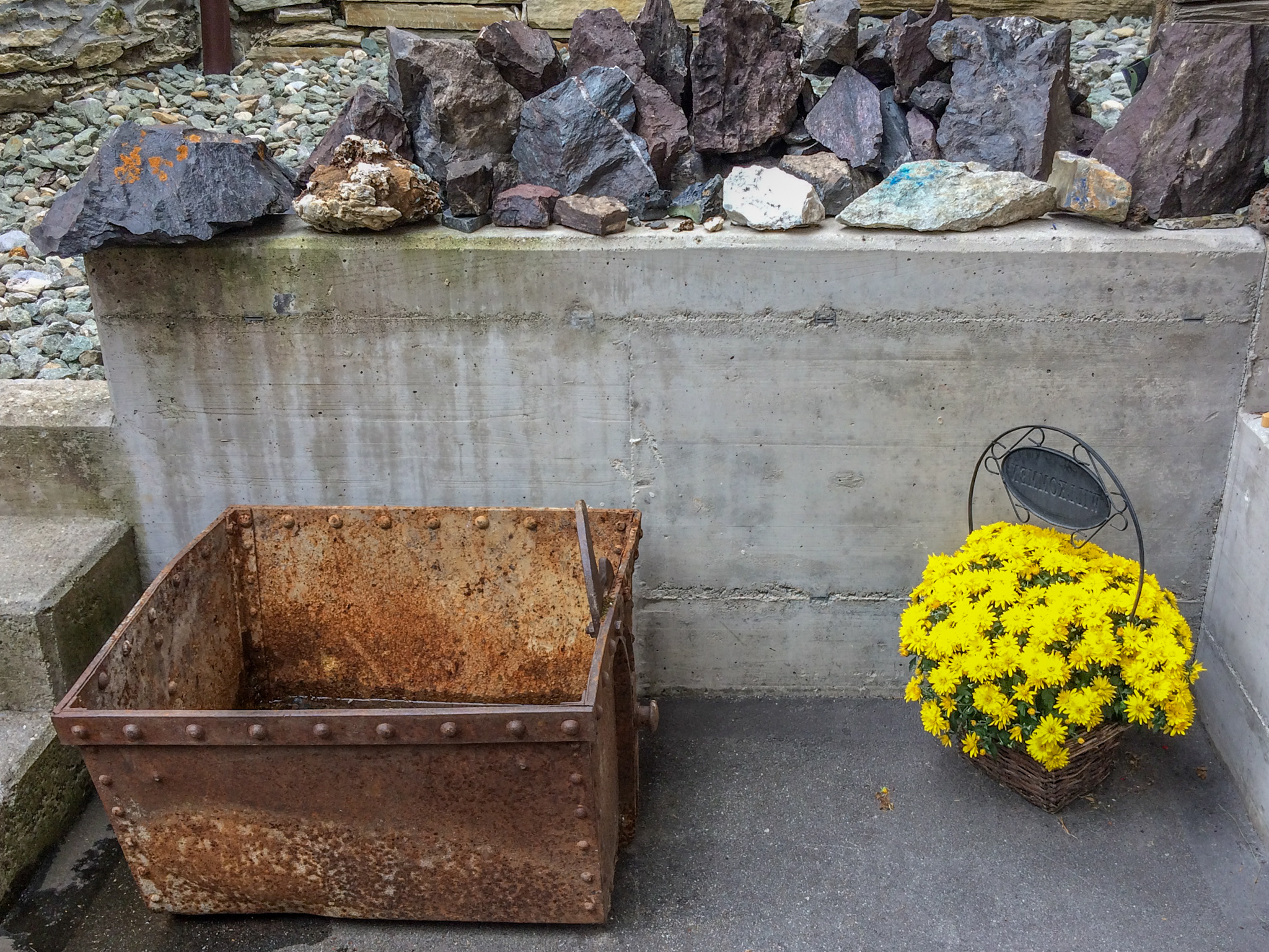Ausflugsziel: Eingangsbereich Museum - Bergbaumuseum Innerferrera