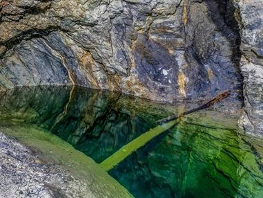 Ausflugsziel: Der Verein Erzminen Hinterrhein bietet auch Führungen ins Abbaugebiet von Ursera an - Bergbaumuseum Innerferrera