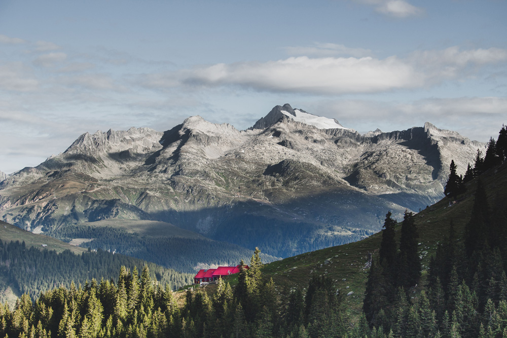Voyage avec des enfants - PLZ 7180 (Schweiz) - Alp Puzzetta in der Val Medel - Betriebsgebäude der Alp Puzzetta