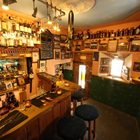 Ausflugsziel: smallest Whisky Bar on earth & HighGlen Distillery