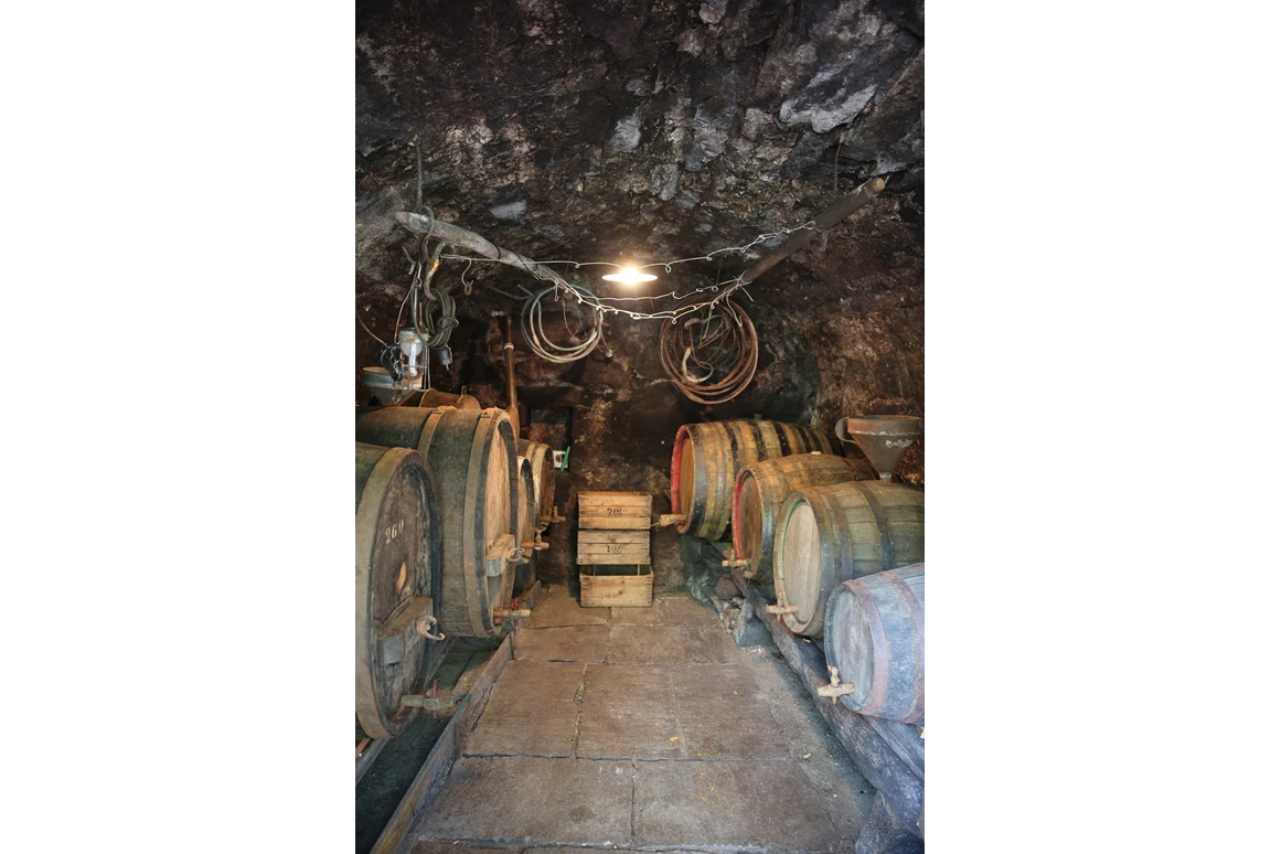 Ausflugsziel: Innensicht des Grotto - "Grotti" von Cama