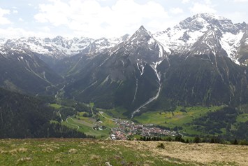 Ausflugsziel: Blick auf Bergün - Aussichtspunkt Cuolm da Latsch