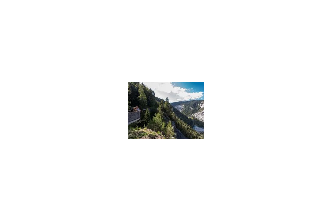 Ausflugsziel: Blick in die Rheinschlucht von der Aussichtsplattform Islabord - Aussichtsplattform Islabord