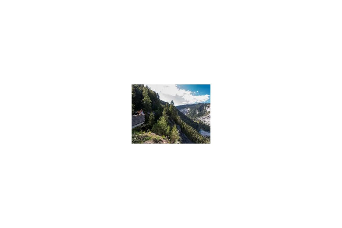 Ausflugsziel: Blick in die Rheinschlucht von der Aussichtsplattform Islabord - Aussichtsplattform Islabord