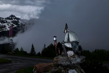 Ausflugsziel: Bergknappendenkmal am Kristberg im Silbertal, dem Genießerberg im Montafon - Der Sagenwanderweg (Sagenweg) vom Kristberg ins Silbertal