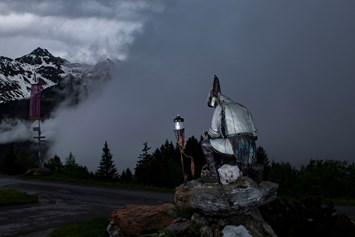 Ausflugsziel: Bergknappendenkmal am Kristberg im Silbertal, dem Genießerberg im Montafon - Der Sagenwanderweg (Sagenweg) vom Kristberg ins Silbertal