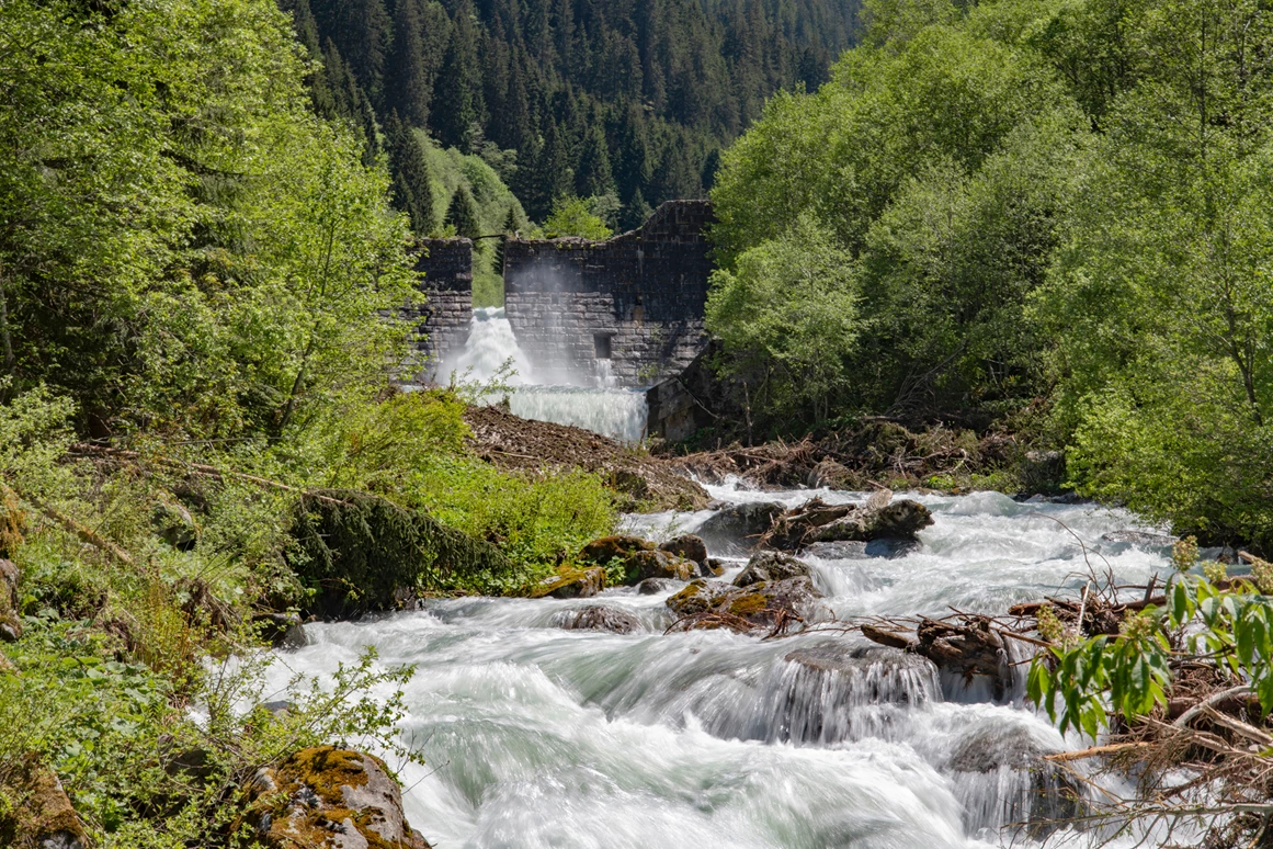 Ausflugsziel: Der "Litzdamm" im Silbertal im Montafon - Der Sagenwanderweg (Sagenweg) vom Kristberg ins Silbertal