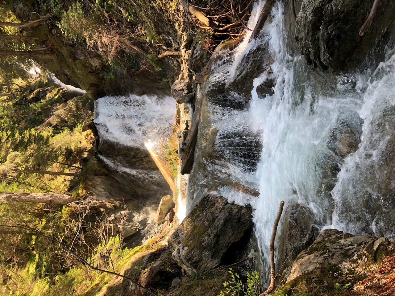 Der Sagenwanderweg (Sagenweg) vom Kristberg ins Silbertal Highlights beim Ausflugsziel Der Gretschwasserfall vom Silbertal im Montafon ist ein ganz besondere Naturdenkmal