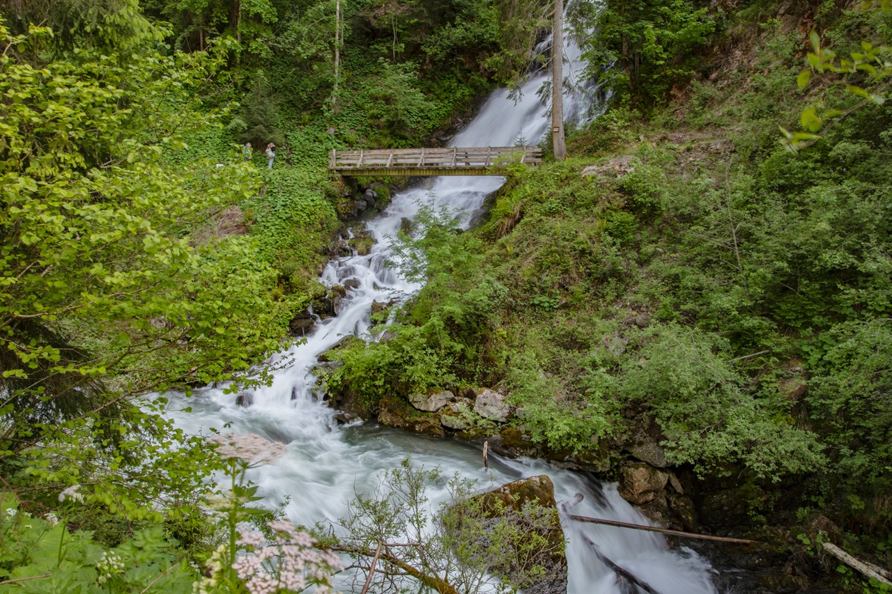 Der Sagenwanderweg (Sagenweg) vom Kristberg ins Silbertal Highlights beim Ausflugsziel Der Teufelsbach-Wasserfall vom Silbertal im Montafon