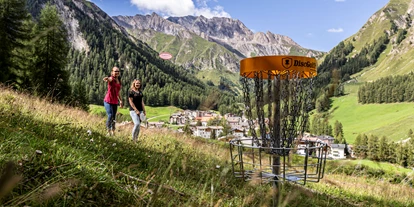 Reis met kinderen - Ried im Oberinntal - © Andrea Badrutt - Discgolf-Parcours in Samnaun Dorf