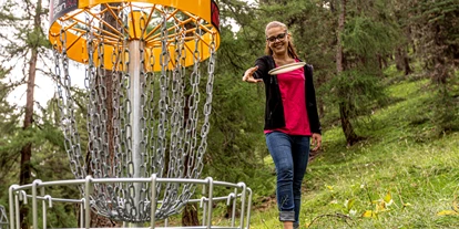 Reis met kinderen - Ried im Oberinntal - © Andrea Badrutt - Discgolf-Parcours in Samnaun Dorf