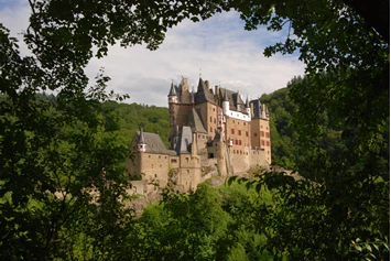 Ausflugsziel: Burg Eltz, Gräflich Eltz'sche Kastellanei, Wierschem, D.Ritzenhofen - Burg Eltz