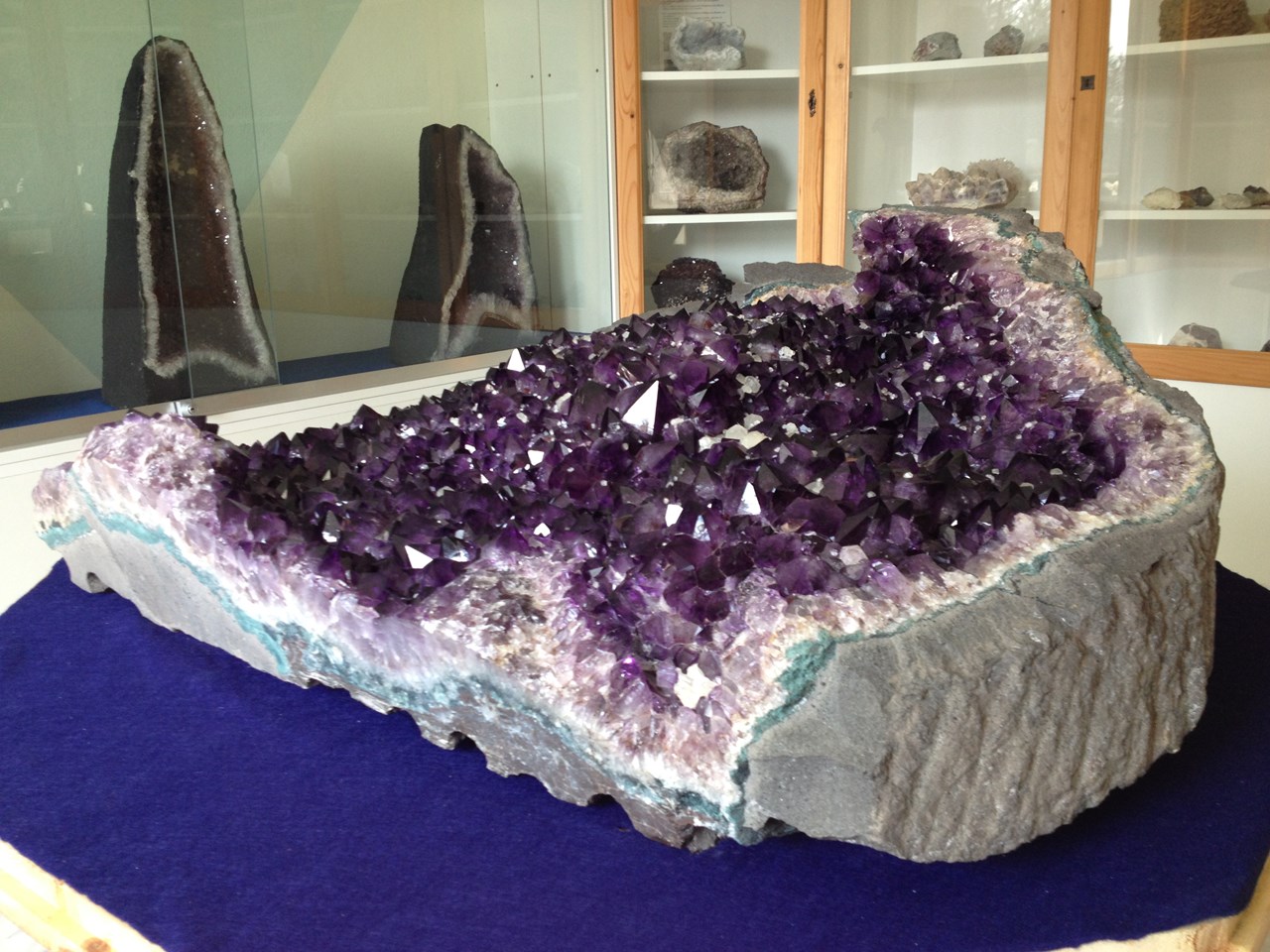 Mineralien Edelsteine Museum Highlights beim Ausflugsziel Amethyststufe