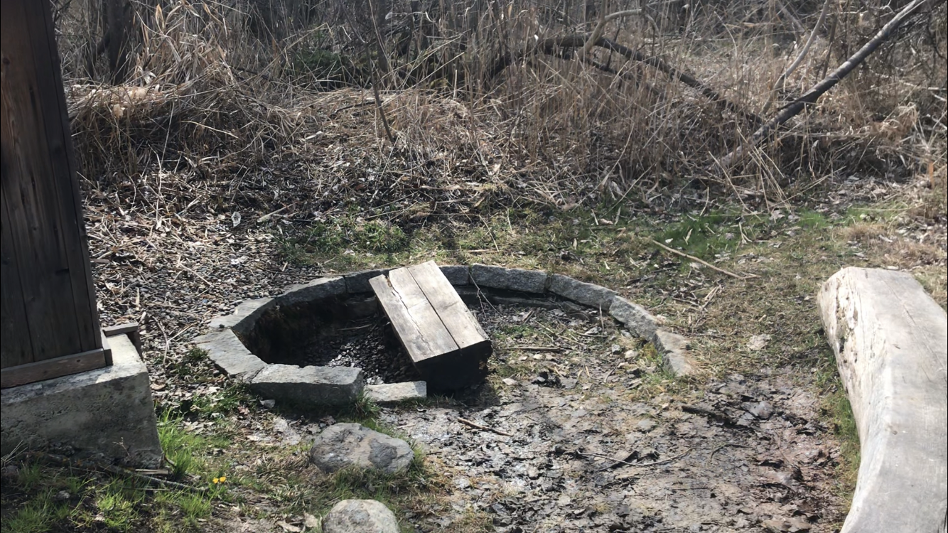 Ausflug mit Kindern - Hattendorf - Knödelquelle mit Sitzbank - Knödelquelle